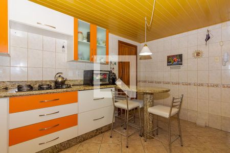 Casa à venda com 250m², 5 quartos e 2 vagas Casa à venda com 250m², 5 quartos e 2 vagasCozinha