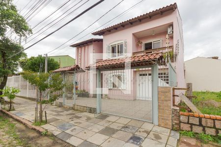 Casa à venda com 250m², 5 quartos e 2 vagas Casa à venda com 250m², 5 quartos e 2 vagasFachada