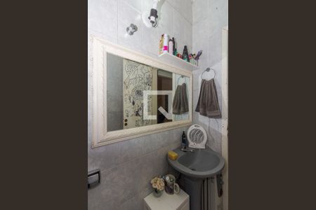 Casa à venda com 250m², 5 quartos e 2 vagas Casa à venda com 250m², 5 quartos e 2 vagasBanheiro