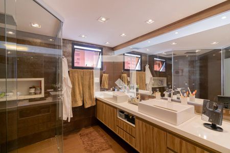 Apartamento à venda com 224m², 3 quartos e 3 vagasBanheiro Suíte