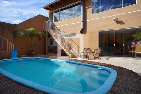 Casa à venda com 480m², 3 quartos e 2 vagasPiscina - Vista casa Fundos