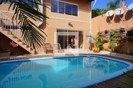 Casa à venda com 480m², 3 quartos e 2 vagasPiscina - Vista casa Fundos