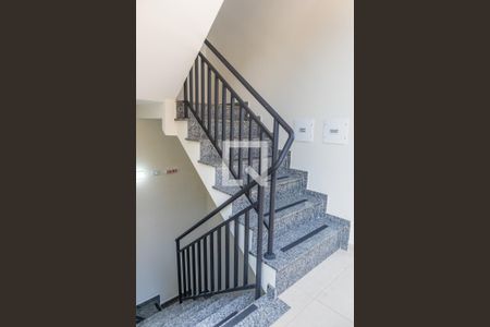 Apartamento para alugar com 35m², 1 quarto e sem vaga Apartamento para alugar com 35m², 1 quarto e sem vagaEscada