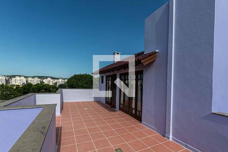 Casa à venda com 244m², 5 quartos e 6 vagas Casa à venda com 244m², 5 quartos e 6 vagasTerraço