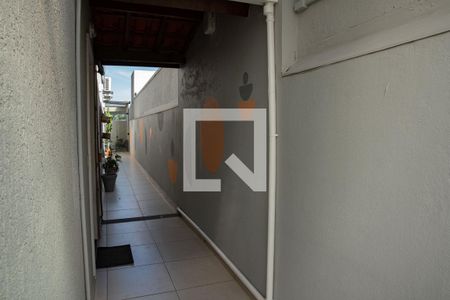 Casa para alugar com 180m², 3 quartos e 2 vagasCorredor
