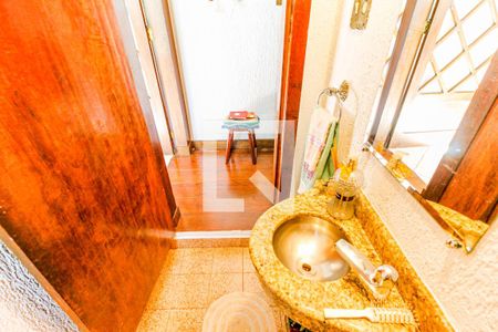 Casa à venda com 210m², 3 quartos e 3 vagasLavabo