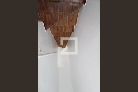 Casa de condomínio para alugar com 85m², 2 quartos e 1 vagaEscada de cima 