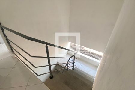 Escada - 4º Andar de casa para alugar com 1 quarto, 50m² em Nova Aldeinha, Barueri