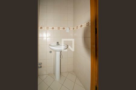 Casa de condomínio à venda com 237m², 3 quartos e 3 vagasBanheiro de Serviço