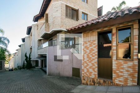 Casa de condomínio à venda com 237m², 3 quartos e 3 vagasFachada