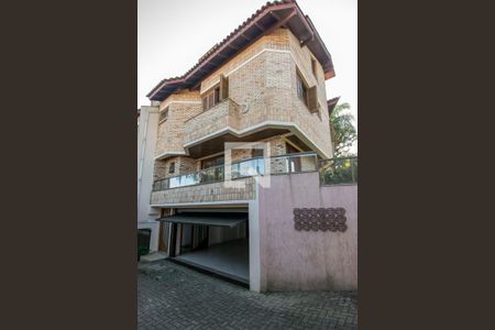 Casa de condomínio à venda com 237m², 3 quartos e 3 vagasFachada