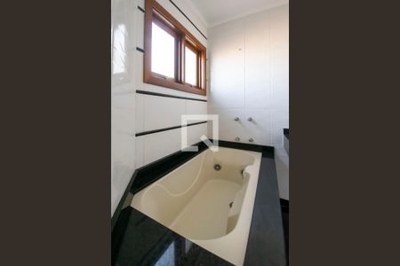 Casa de condomínio à venda com 237m², 3 quartos e 3 vagasBanheiro da Suíte