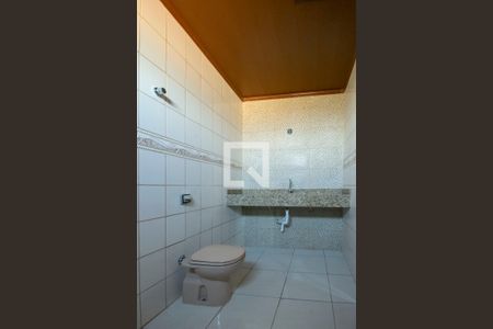 Casa de condomínio à venda com 237m², 3 quartos e 3 vagasBanheiro 2