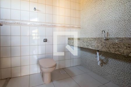 Casa de condomínio à venda com 237m², 3 quartos e 3 vagasBanheiro 2