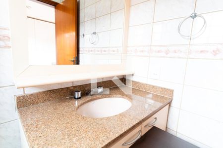 Casa de condomínio à venda com 172m², 4 quartos e 2 vagasBanheiro da Suíte 2