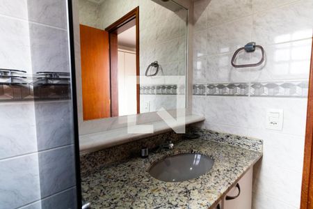 Casa de condomínio à venda com 172m², 4 quartos e 2 vagasBanheiro da Suíte 1