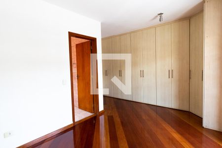 Casa de condomínio à venda com 172m², 4 quartos e 2 vagasSuíte 3