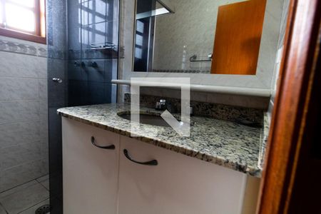 Casa de condomínio à venda com 172m², 4 quartos e 2 vagasBanheiro da Suíte 1