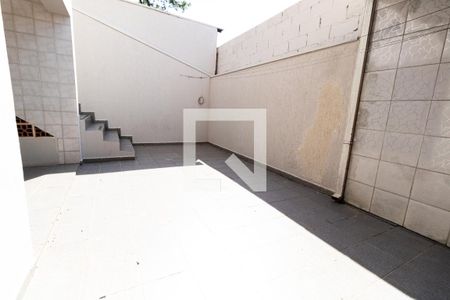 Casa de condomínio à venda com 172m², 4 quartos e 2 vagasQuintal