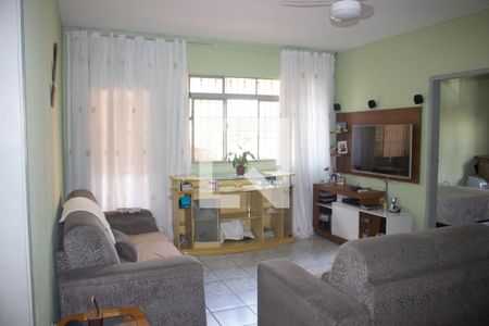 Sala de casa à venda com 3 quartos, 200m² em Vila Carmosina, São Paulo
