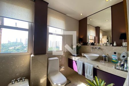 Apartamento à venda com 189m², 2 quartos e 4 vagasBanheiro da Suíte 1