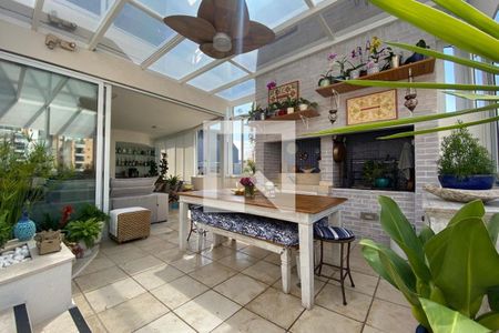 Apartamento à venda com 189m², 2 quartos e 4 vagasVaranda