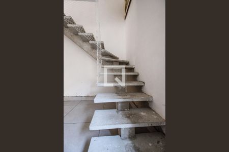 Escada de casa à venda com 4 quartos, 180m² em Vila Isolina Mazzei, São Paulo