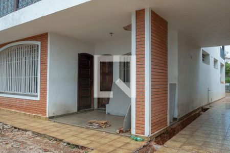 Casa para alugar com 480m², 4 quartos e 8 vagasFachada
