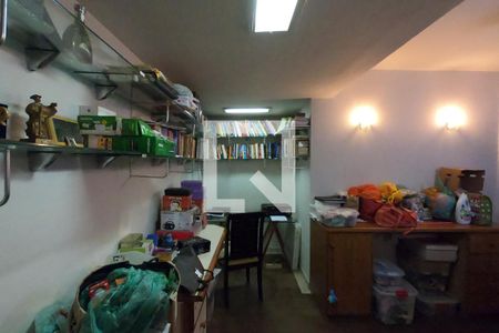 Casa à venda com 240m², 3 quartos e 2 vagasEscritório