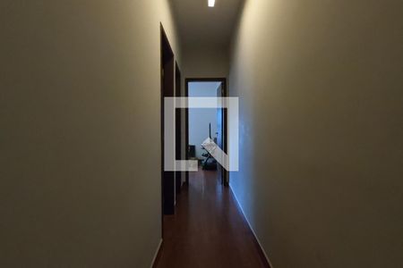 Casa à venda com 240m², 3 quartos e 2 vagasCorredor