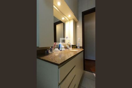 Casa à venda com 240m², 3 quartos e 2 vagasBanheiro