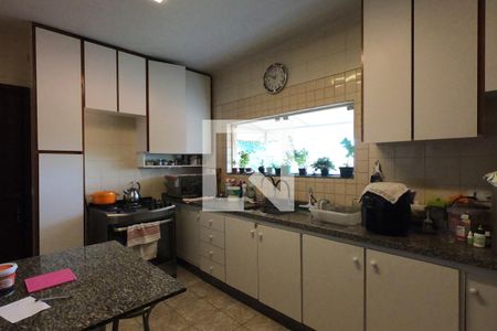 Casa à venda com 240m², 3 quartos e 2 vagasCozinha