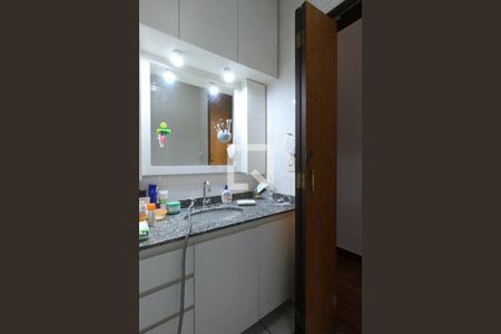 Casa à venda com 240m², 3 quartos e 2 vagasBanheiro