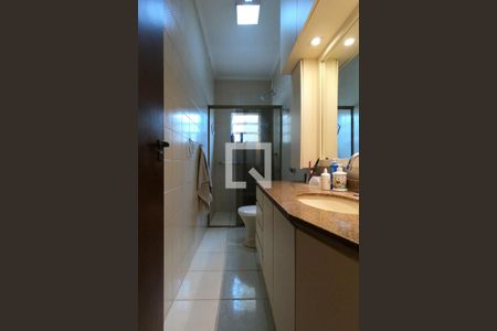 Casa à venda com 240m², 3 quartos e 2 vagasBanheiro