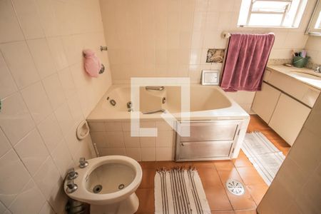 Casa à venda com 196m², 4 quartos e 2 vagasBanheiro 3 - Suíte 