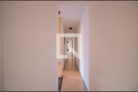 Casa à venda com 196m², 4 quartos e 2 vagasCorredor