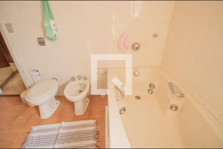 Casa à venda com 196m², 4 quartos e 2 vagasBanheiro 3 - Suíte 