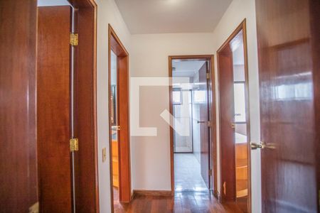 Corredor de apartamento para alugar com 3 quartos, 121m² em Jardim Imperial, São Paulo