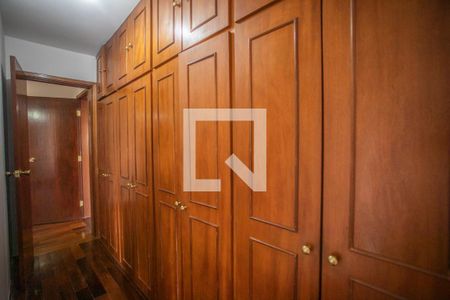 Apartamento à venda com 121m², 3 quartos e 2 vagasSuíte