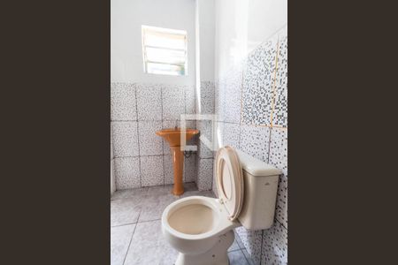 Banheiro de casa para alugar com 1 quarto, 30m² em Vila Dalila, São Paulo