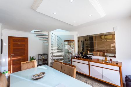 Apartamento à venda com 250m², 3 quartos e 1 vagaSala