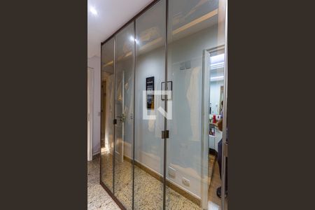 Apartamento à venda com 250m², 3 quartos e 1 vagaCloset da suíte