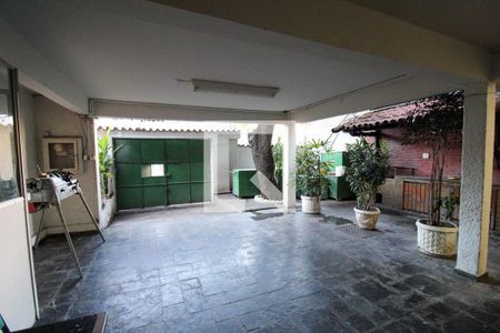 Casa à venda com 322m², 6 quartos e 2 vagasÁrea de Serviço / Quintal