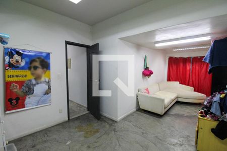 Casa à venda com 322m², 6 quartos e 2 vagasQuarto 4