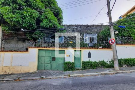 Casa à venda com 322m², 6 quartos e 2 vagasFachada