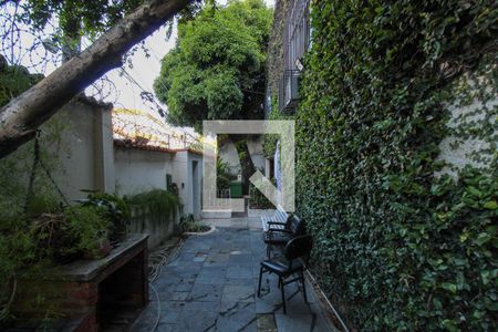 Casa à venda com 322m², 6 quartos e 2 vagasÁrea de Serviço / Quintal