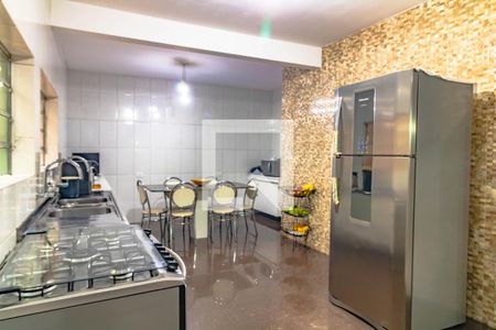 Casa à venda com 195m², 5 quartos e 2 vagas Casa à venda com 195m², 5 quartos e 2 vagasCozinha
