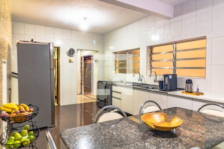 Casa à venda com 195m², 5 quartos e 2 vagas Casa à venda com 195m², 5 quartos e 2 vagasCozinha