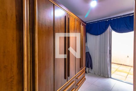 Casa à venda com 195m², 5 quartos e 2 vagas Casa à venda com 195m², 5 quartos e 2 vagasQuarto 3