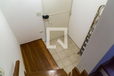 Casa de condomínio à venda com 95m², 3 quartos e 3 vagasEscada para garagem